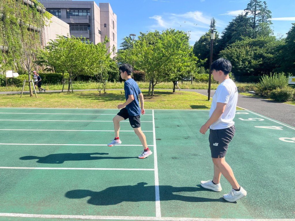 走りを確認しながら測定するレッスン風景